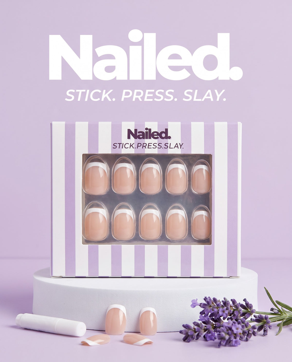 Boîte Nailed. French sur socle